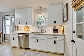 Topeka Farmhouse Hideaway: 5 Mi to Downtown!