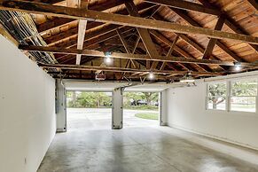 Topeka Farmhouse Hideaway: 5 Mi to Downtown!
