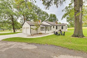 Topeka Farmhouse Hideaway: 5 Mi to Downtown!