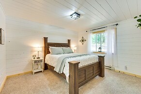 Lake Days, Links & Trails! Danbury Cottage