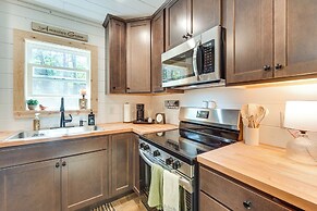 Lake Days, Links & Trails! Danbury Cottage