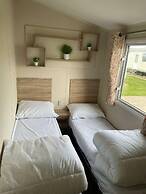 Broadland Sands - Holiday Accommodation 21136