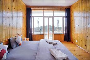 Young Monk Hostel Dharamkot