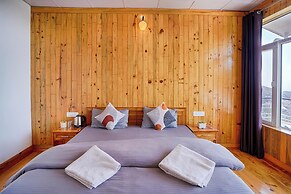 Young Monk Hostel Dharamkot