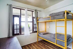 Young Monk Hostel Dharamkot