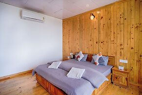 Young Monk Hostel Dharamkot