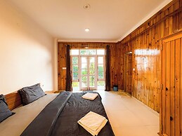 Young Monk Hostel Dharamkot