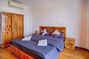 Young Monk Hostel Dharamkot