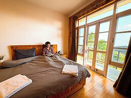 Young Monk Hostel Dharamkot