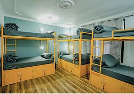 Young Monk Hostel Dharamkot