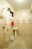 Young Monk Hostel Dharamkot