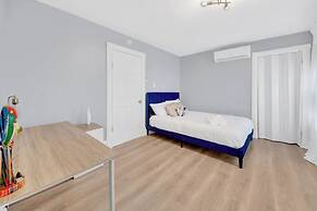 Single Family 3BR Home Game Room Parking