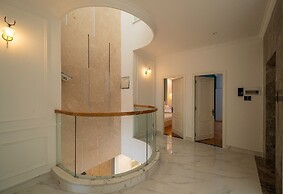 Grand Villa