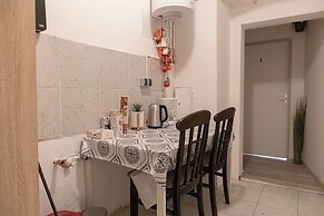 Elegant 3BR Apt Steps from Hauptbahnhof
