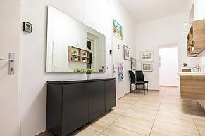 Spacious 5BR Apt Close to Augarten