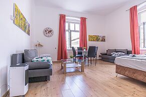 Spacious 5BR Apt Close to Augarten