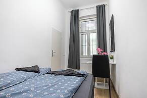 Spacious 5BR Apt Close to Augarten