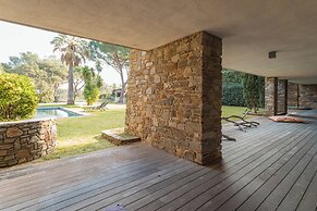 Elegant Villa Overlooking Gaou Bay