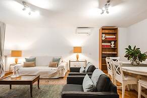 Modern Flat in Historic Rome Center
