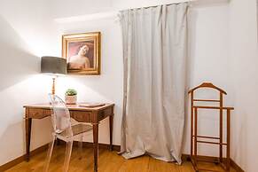 Modern Flat in Historic Rome Center