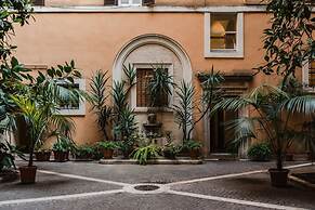 Modern Flat in Historic Rome Center