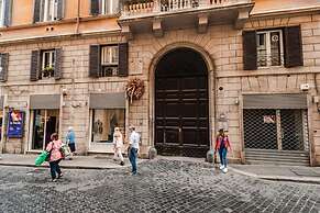Modern Flat in Historic Rome Center