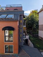 Acacia Hotel