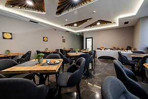 Acacia Hotel