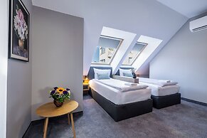 Acacia Hotel