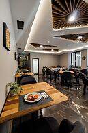 Acacia Hotel