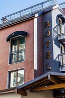 Acacia Hotel