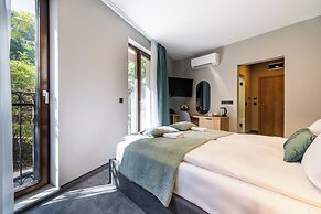 Acacia Hotel