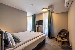 Acacia Hotel