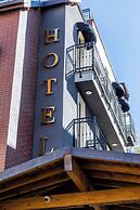 Acacia Hotel