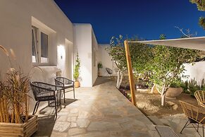 Mytheo Luxury Studios
