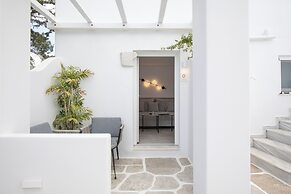 Mytheo Luxury Studios