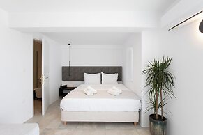 Mytheo Luxury Studios
