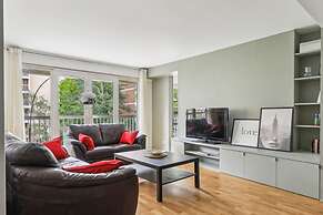 Spacious Apartment With Balcony -11th- Mobility le