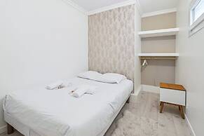Exceptional Apartment With Terrace - La D Fense