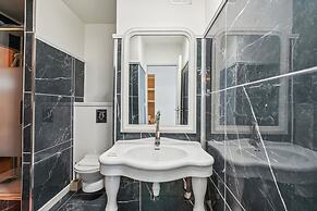 Exceptional Apartment With Terrace - La D Fense