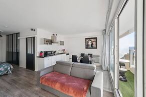Spacious Studio Balcony -La D Fense-bail Mobilit
