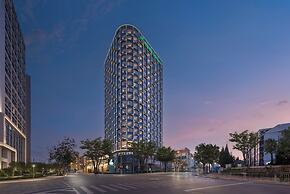 Holiday Inn Qingdao CBD by IHG