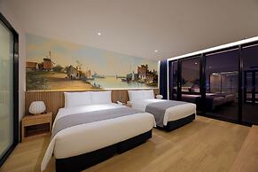 HOTEL GUESS WHO