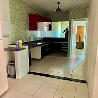 Casa com piscina espaçosa