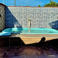 Casa com piscina espaçosa