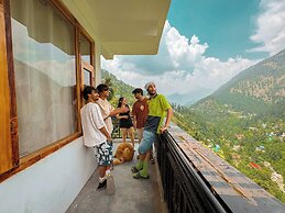 Young Monk Hostel Jibhi