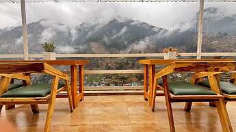 Young Monk Hostel Jibhi