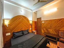 Young Monk Hostel Jibhi