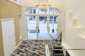 AMBASSADORS HOTEL ADELAIDE