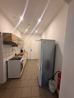 Smart 2BR Apt 10 Min from Westbahnhof
